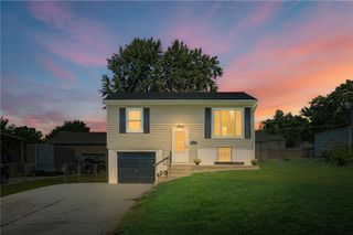 18100 E Shoshone Drive, Independence, MO 64058