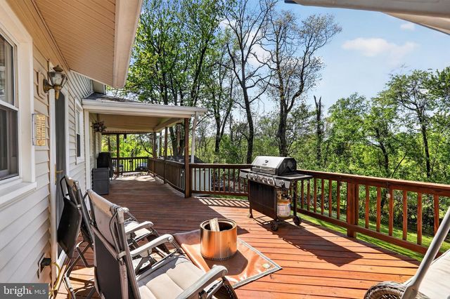 944 HIGHRIDGE RD, Front Royal, VA 22630