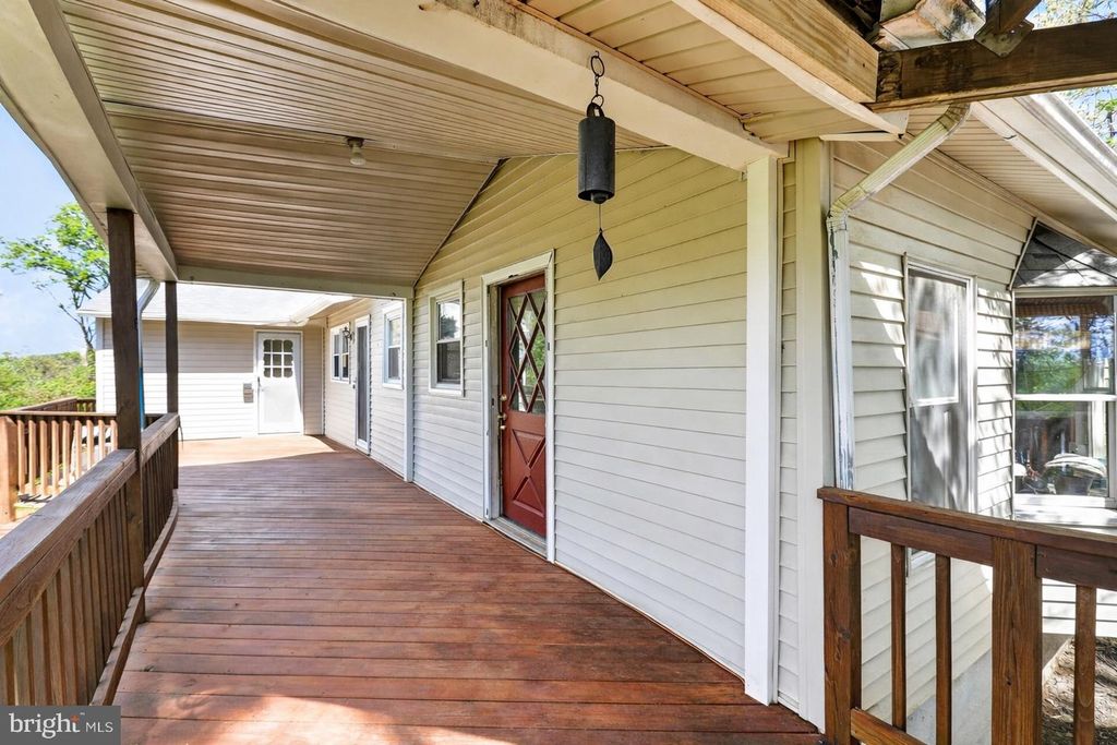 944 HIGHRIDGE RD, Front Royal, VA 22630