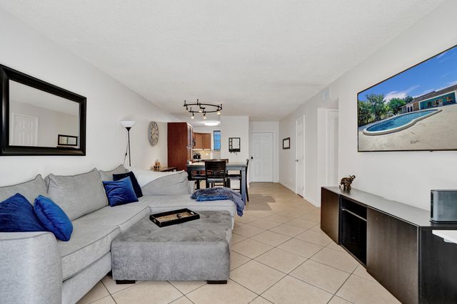 1400 Tallwood Avenue 107, Hollywood, FL 33021