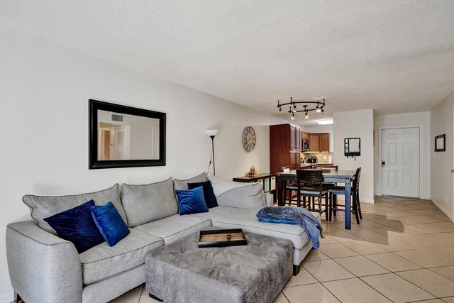 1400 Tallwood Avenue 107, Hollywood, FL 33021