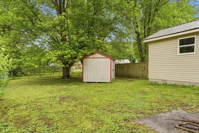 209 Green Acres Cir, Guthrie, KY 42234