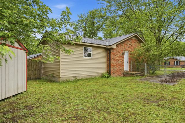 209 Green Acres Cir, Guthrie, KY 42234