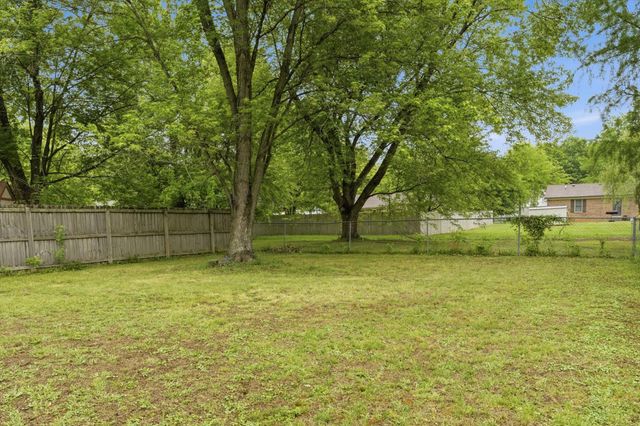 209 Green Acres Cir, Guthrie, KY 42234