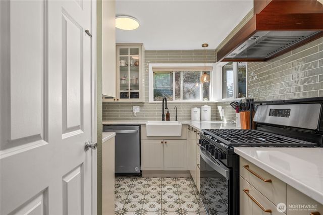 5850 Birch Drive, Ferndale, WA 98248