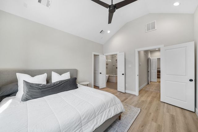 5320 Creekmont Timbers Trail, Houston, TX 77091