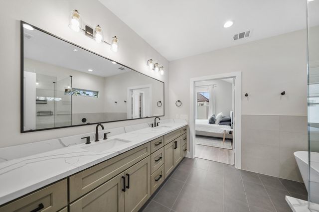 5320 Creekmont Timbers Trail, Houston, TX 77091