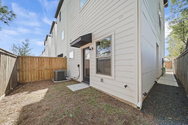 5320 Creekmont Timbers Trail, Houston, TX 77091