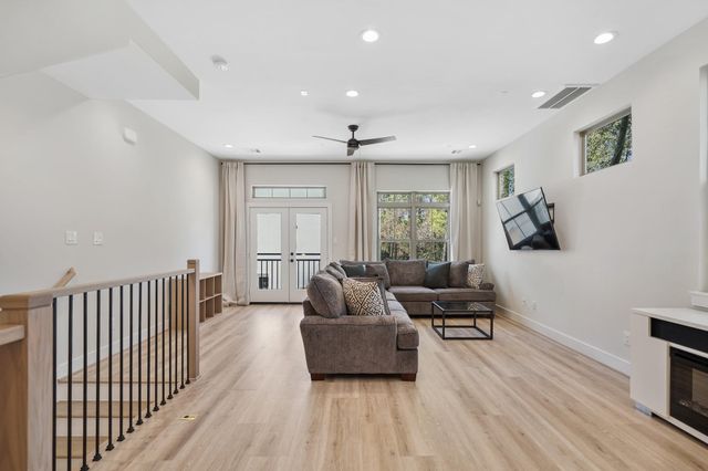5320 Creekmont Timbers Trail, Houston, TX 77091