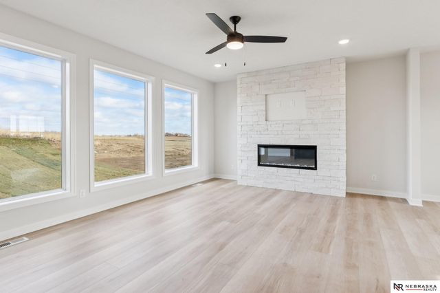 12705 Glenn Street, Papillion, NE 68138