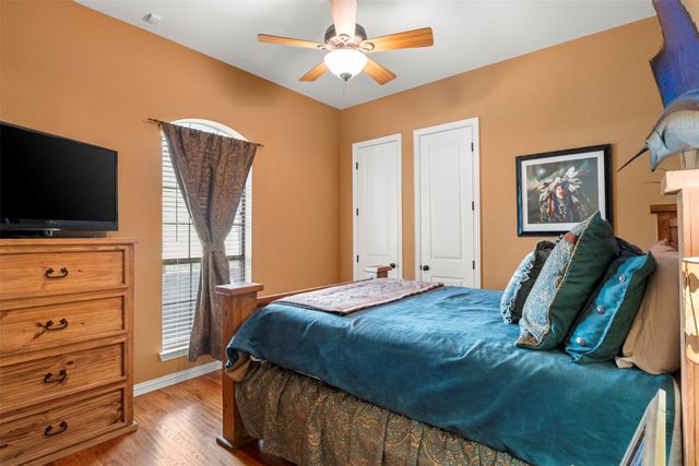 170 Steel Dust Drive, Red Oak, TX 75154