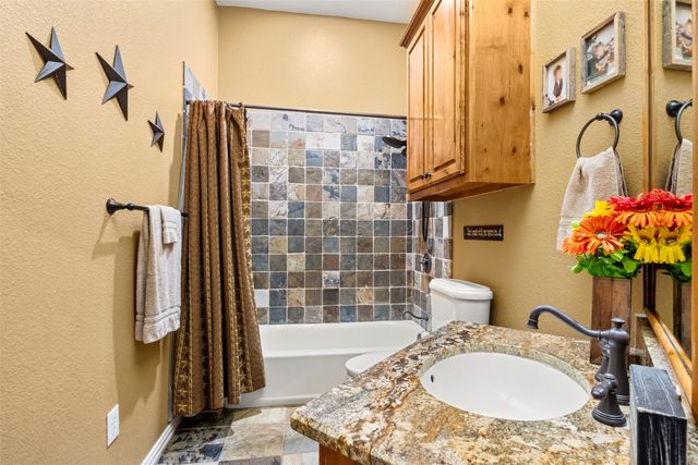 170 Steel Dust Drive, Red Oak, TX 75154