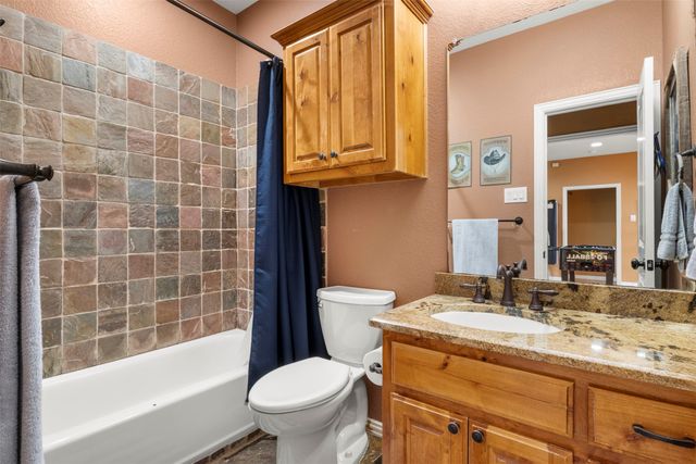 170 Steel Dust Drive, Red Oak, TX 75154