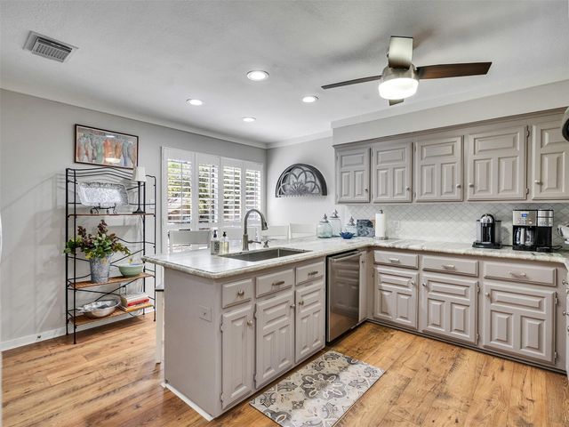 11711 Twain Drive, Montgomery, TX 77356