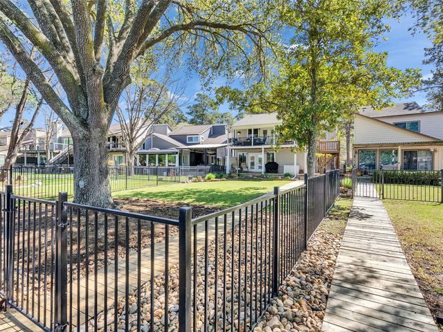 11711 Twain Drive, Montgomery, TX 77356