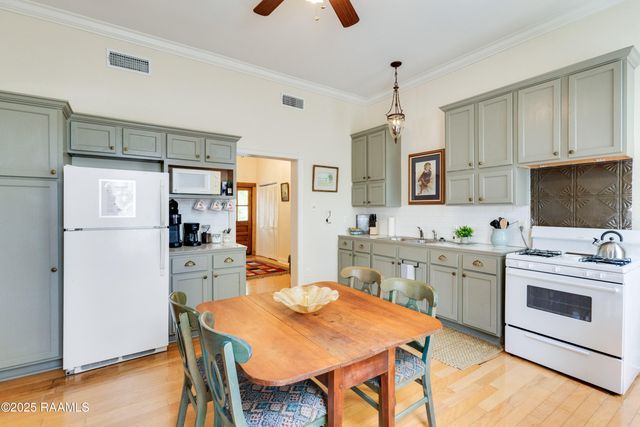 105 Washington Street, Breaux Bridge, LA 70517