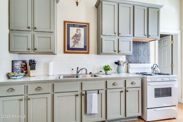 105 Washington Street, Breaux Bridge, LA 70517