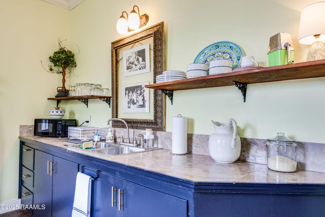 105 Washington Street, Breaux Bridge, LA 70517