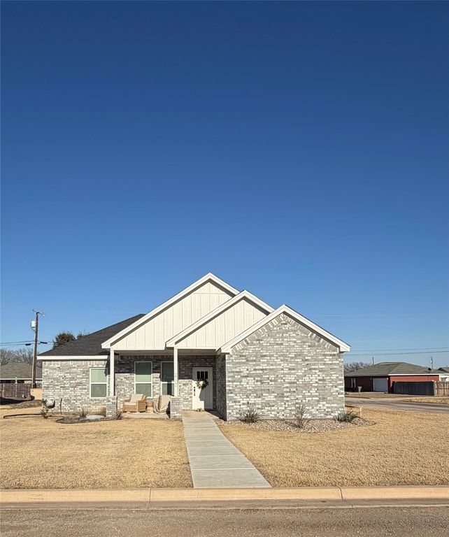 2112 Brooke Lane, Brownwood, TX 76801