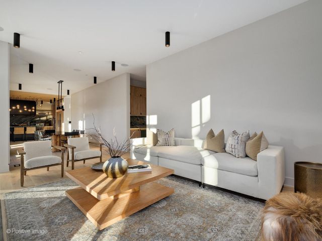 1180 Oak Ridge Drive, Glencoe, IL 60022