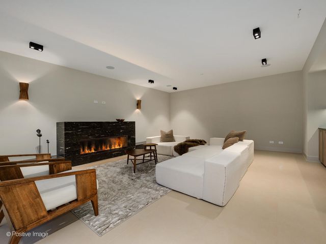 1180 Oak Ridge Drive, Glencoe, IL 60022