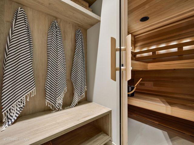 1180 Oak Ridge Drive, Glencoe, IL 60022