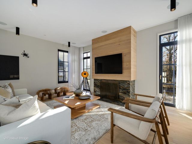 1180 Oak Ridge Drive, Glencoe, IL 60022