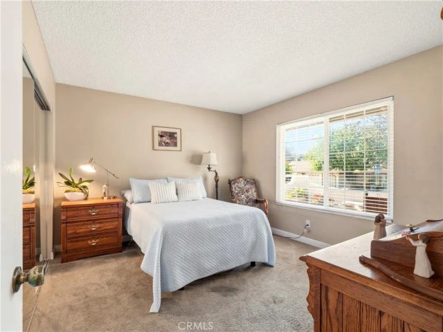 19401 Oak Crossing, Newhall, CA 91321