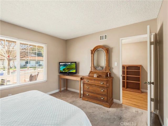 19401 Oak Crossing, Newhall, CA 91321