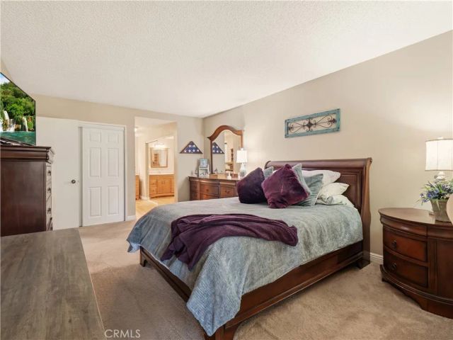 19401 Oak Crossing, Newhall, CA 91321