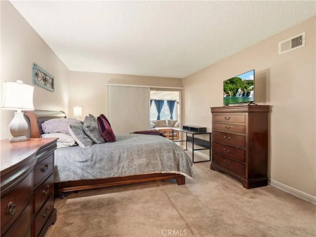 19401 Oak Crossing, Newhall, CA 91321