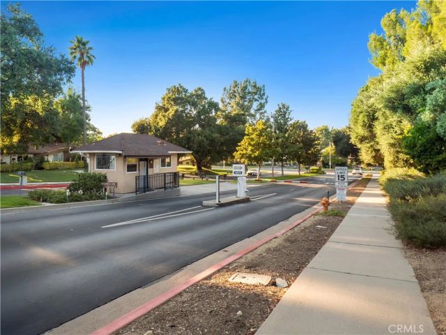 19401 Oak Crossing, Newhall, CA 91321