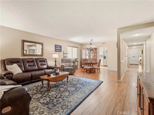 19401 Oak Crossing, Newhall, CA 91321