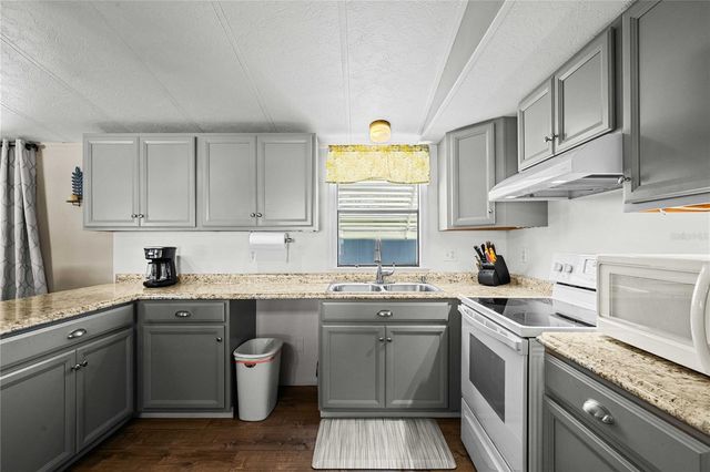 5305 ANTIGUA DRIVE, Zephyrhills, FL 33541