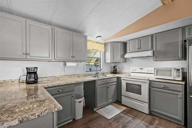 5305 ANTIGUA DRIVE, Zephyrhills, FL 33541