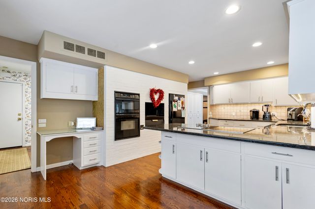 3707 W Bancroft Street, Ottawa Hills, OH 43606