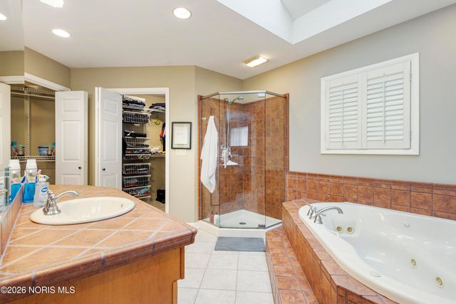 3707 W Bancroft Street, Ottawa Hills, OH 43606