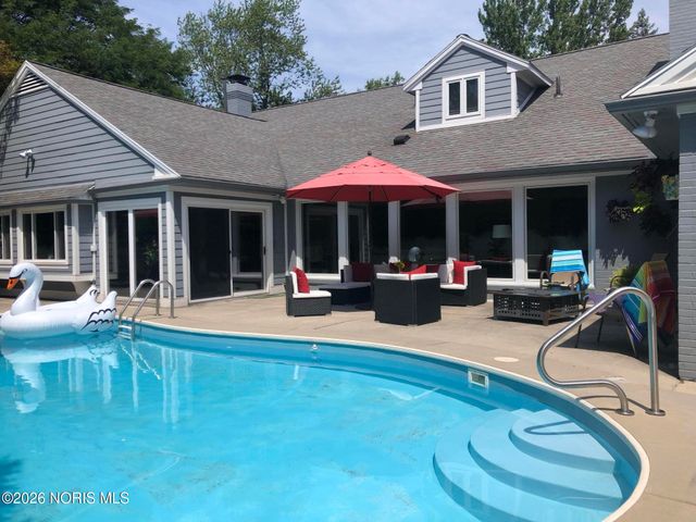 3707 W Bancroft Street, Ottawa Hills, OH 43606