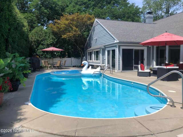 3707 W Bancroft Street, Ottawa Hills, OH 43606