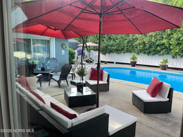 3707 W Bancroft Street, Ottawa Hills, OH 43606