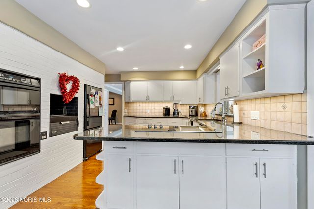 3707 W Bancroft Street, Ottawa Hills, OH 43606