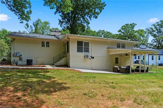 1019 Oakcrest Drive, Reidsville, NC 27320