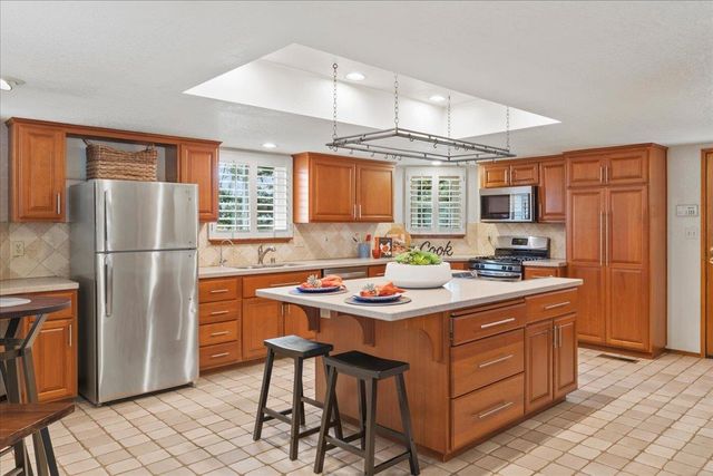 780 Boole Rd, Applegate, CA 95703