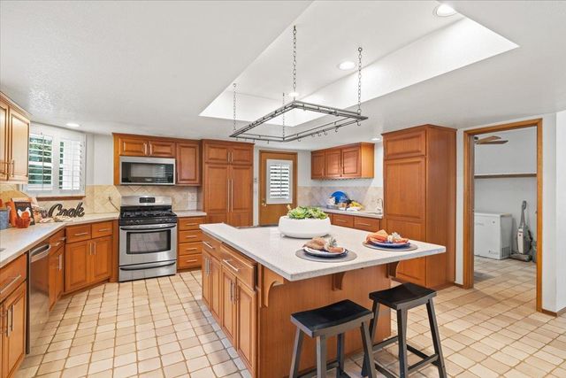 780 Boole Rd, Applegate, CA 95703