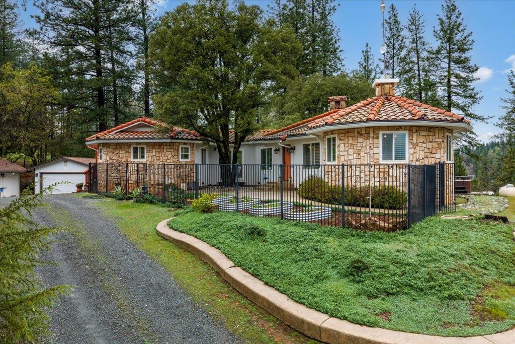 780 Boole Rd, Applegate, CA 95703