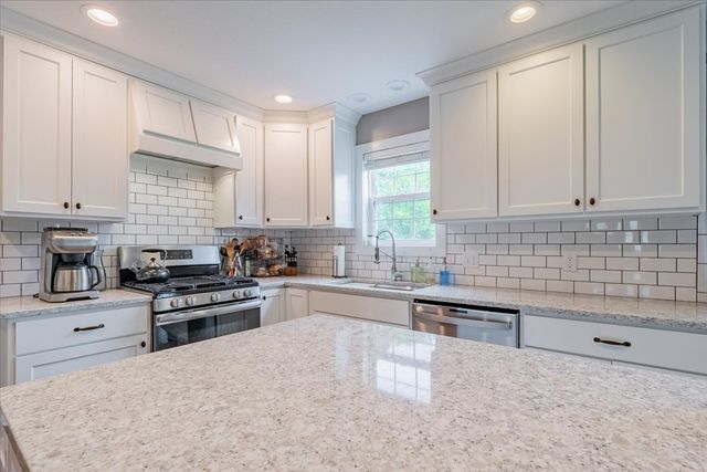 13561 Buck Road, Bloomington, IL 61705