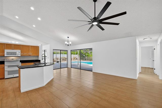 9721 Majestic Way, Boynton Beach, FL 33437