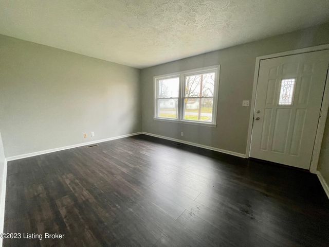 4006 Weigela Dr, Louisville, KY 40219