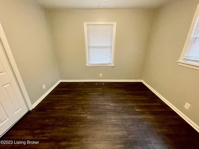 4006 Weigela Dr, Louisville, KY 40219