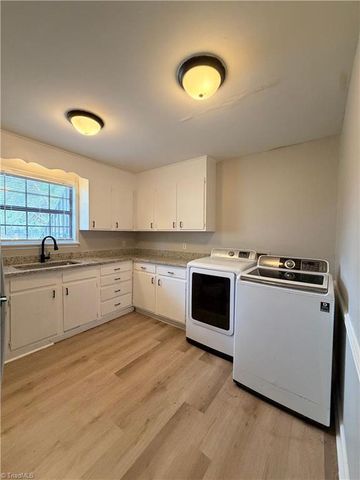 142 Weatherwood Court B, Winston-salem, NC 27103